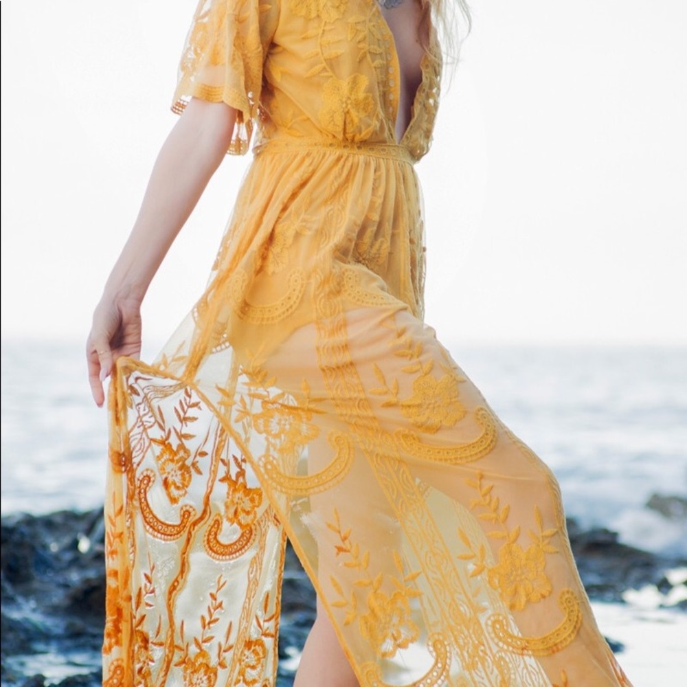 Deep-V Lace Maxi - Picture 3 of 8